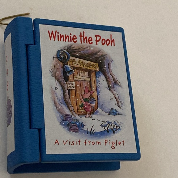Hallmark Winnie the Pooh Keepsake ornament. A visit from Piglet - Picture 6 of 10